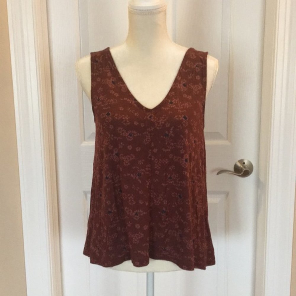 Old navy maroon tank top, M